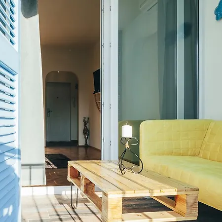 Artsy Old Town Apartment *