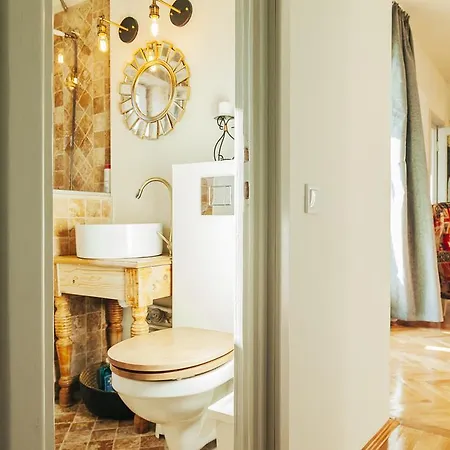 Artsy Old Town Apartment Bukarest
