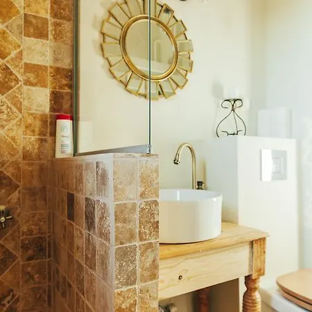 Artsy Old Town Apartment *