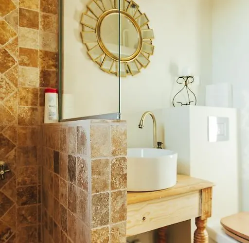 Artsy Old Town Apartment *