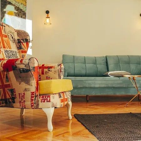 Artsy Old Town Apartament