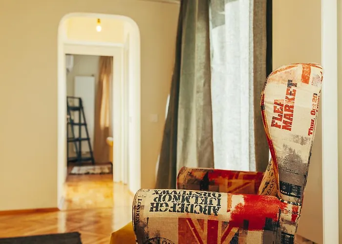 Artsy Old Town * Bucureşti